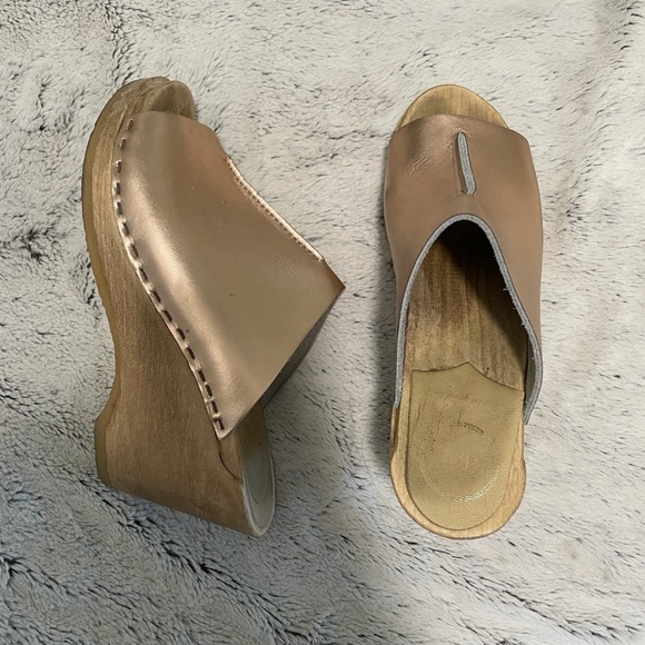 No. 6 rose gold front seam slide clog - Picture 6 of 16